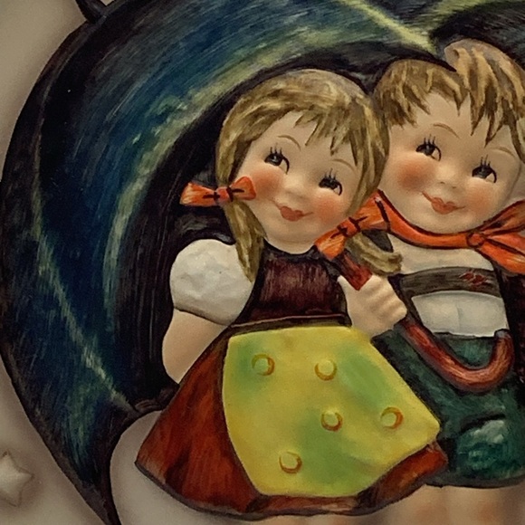 Vintage 1975 First Edition M.J. Hummel Anniversary 10”  Stormy Weather Plate - Picture 4 of 13